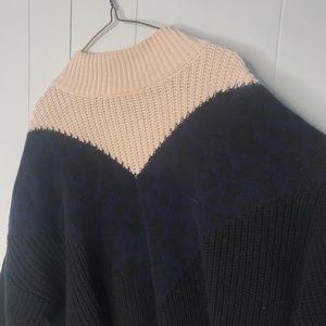 Sweater. Kendall & Kylie